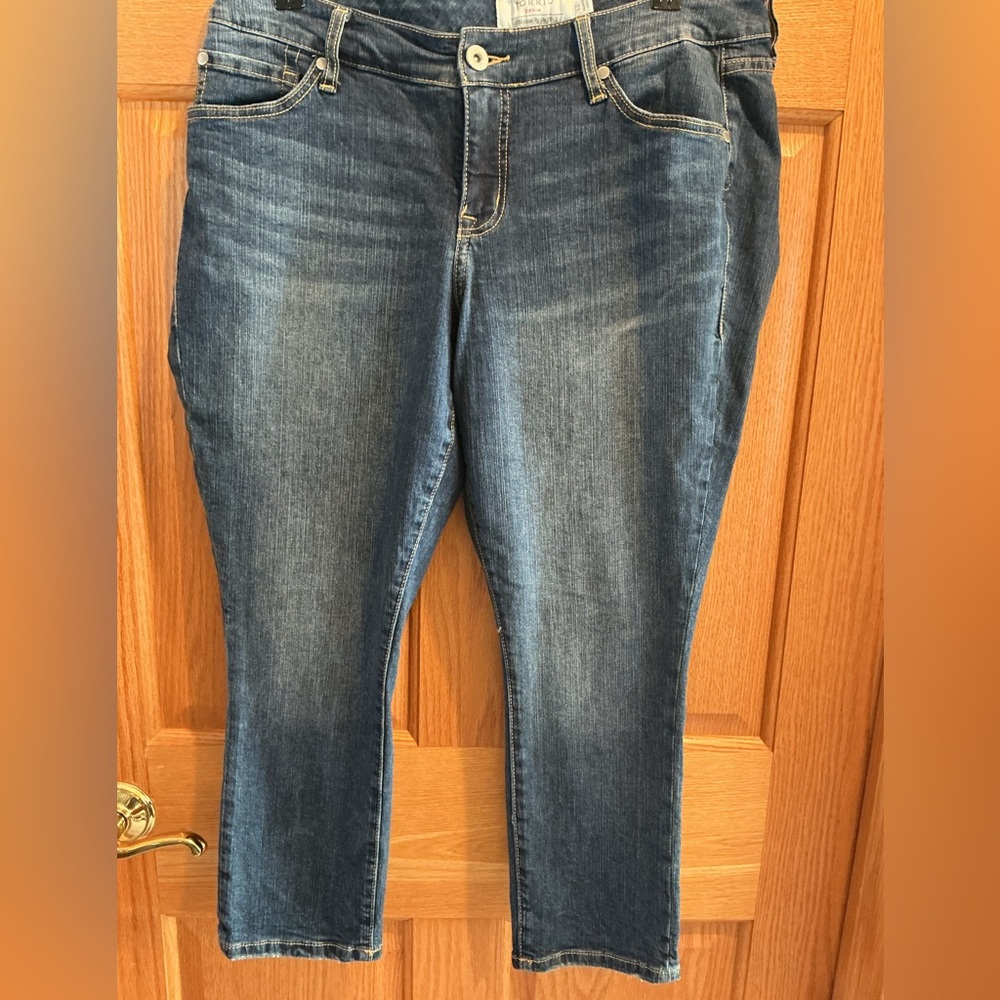 Torrid Cropped Capri Length Classic Skinny Dark Rinse Jeans Size 12 - Picture 3 of 7